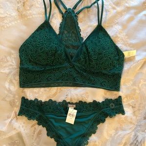Aerie NWT Bralette and Undie Set 💚